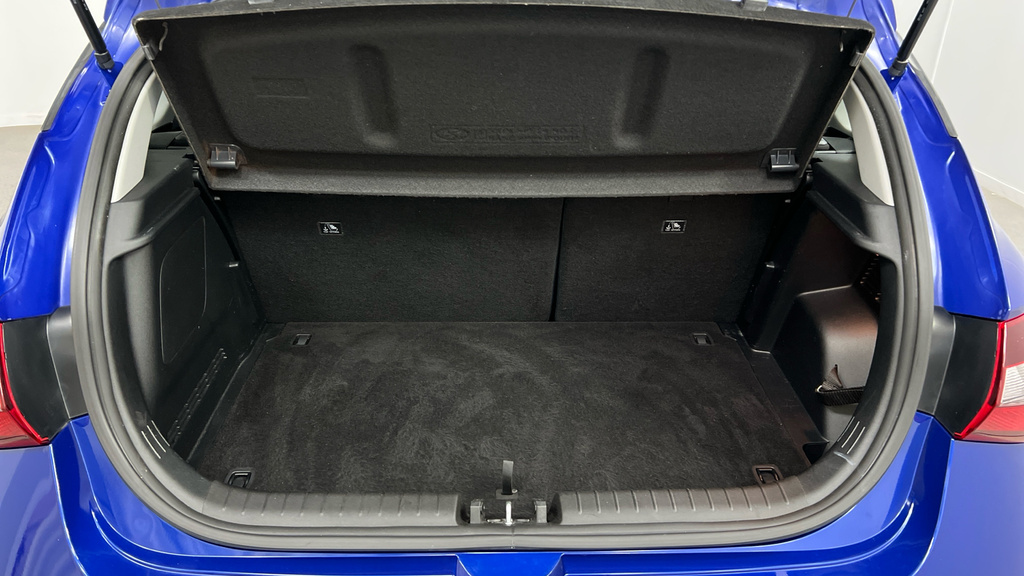 Hyundai I20 Se Connect Red #11