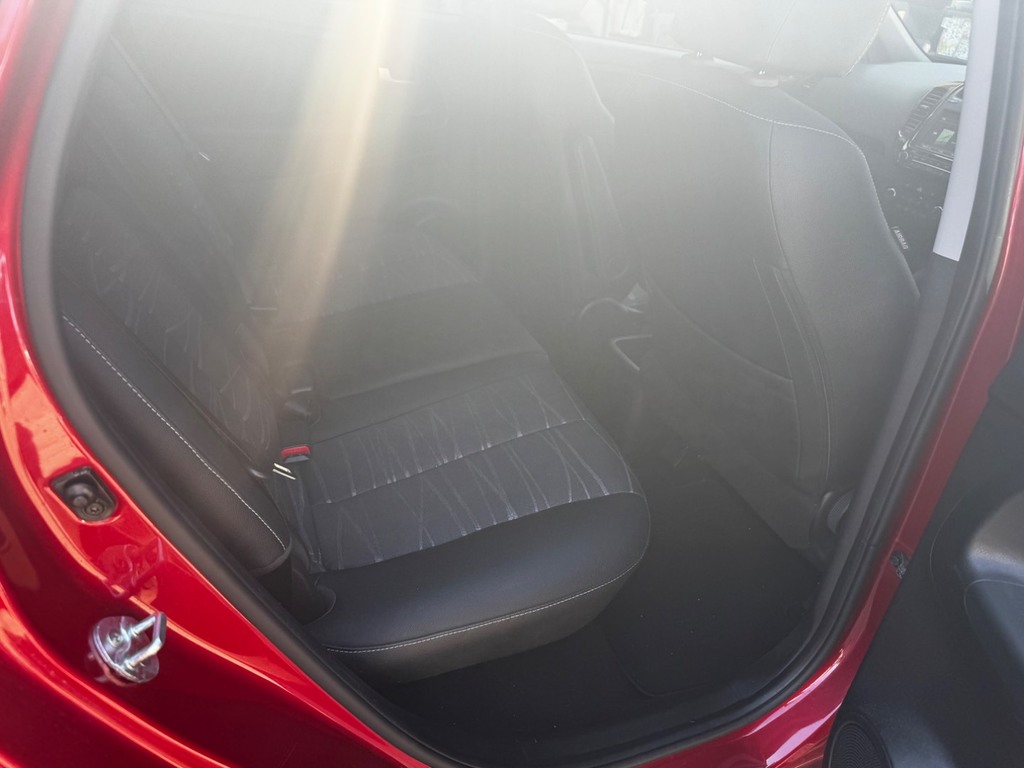 Kia Venga 1.6 3 6 Red #4