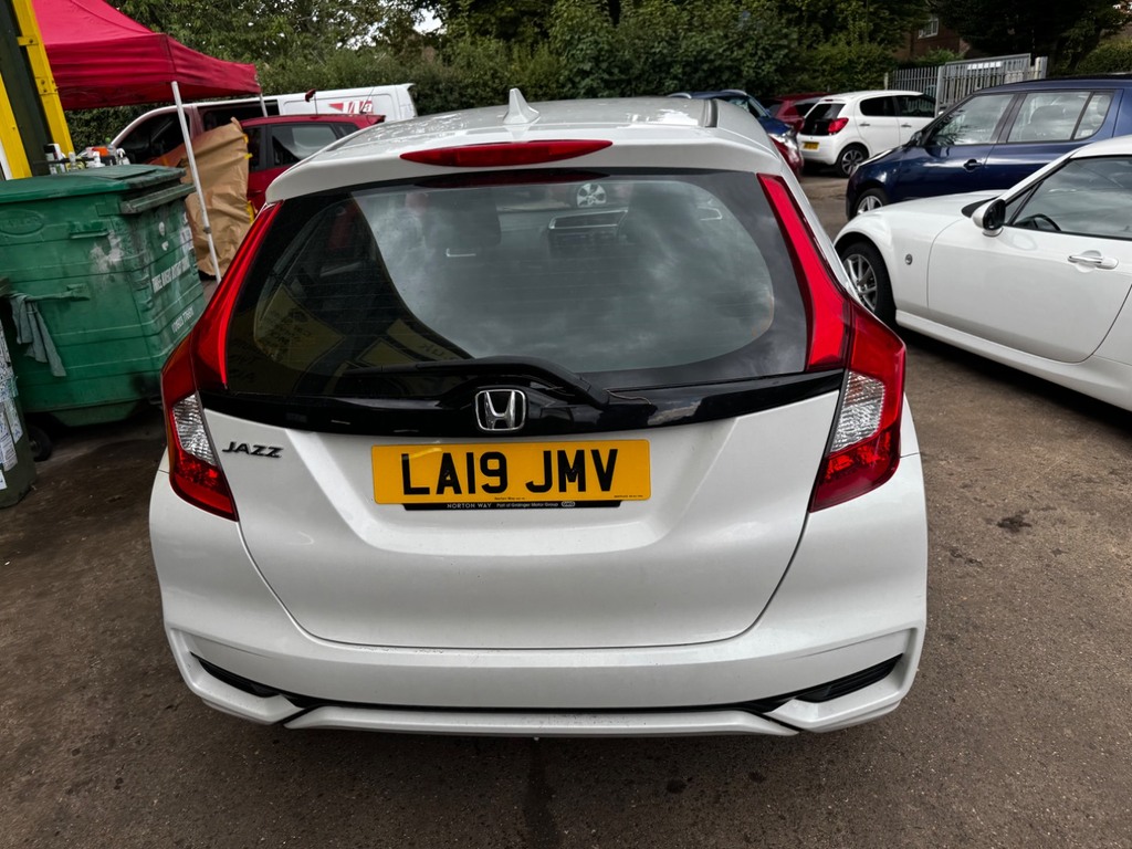 Honda Jazz 1.3 I-vtec S White #4