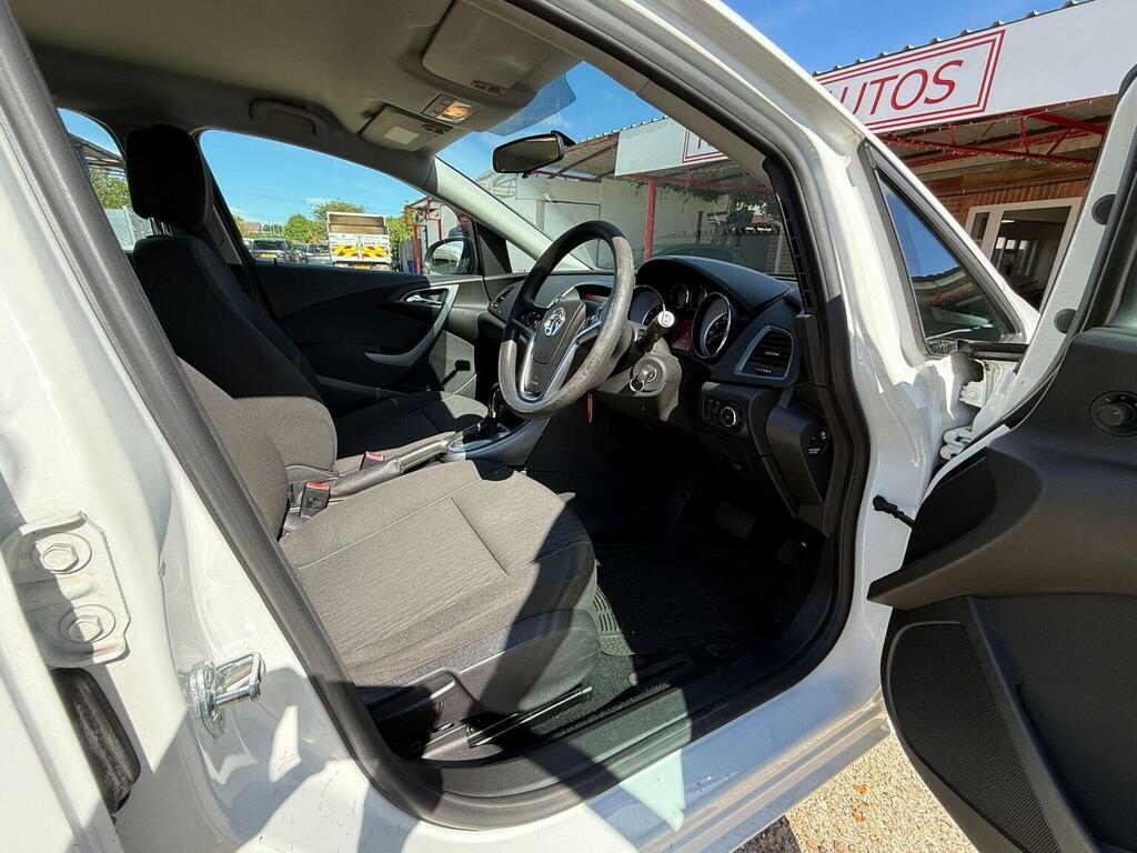 Vauxhall Astra Estate 1.6 16V Design Sports Tourer Euro 5 White #4