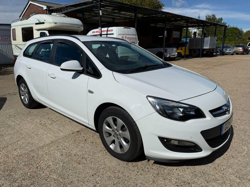 Vauxhall Astra Estate 1.6 16V Design Sports Tourer Euro 5 White