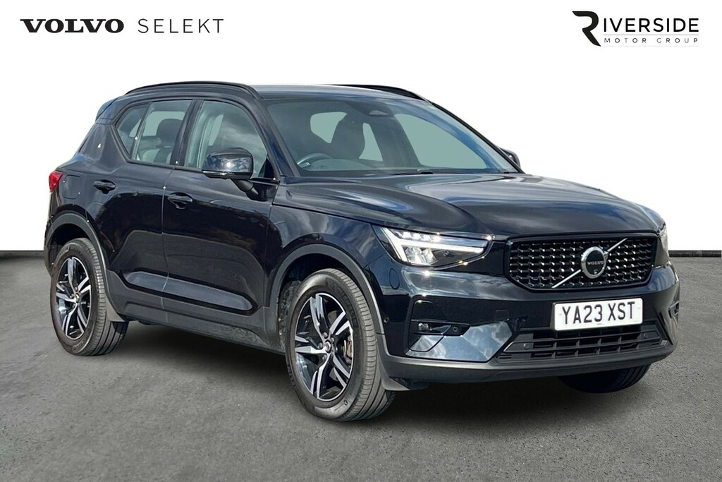 Volvo XC40 Plus, B3 Mild Hybrid, Dark Black