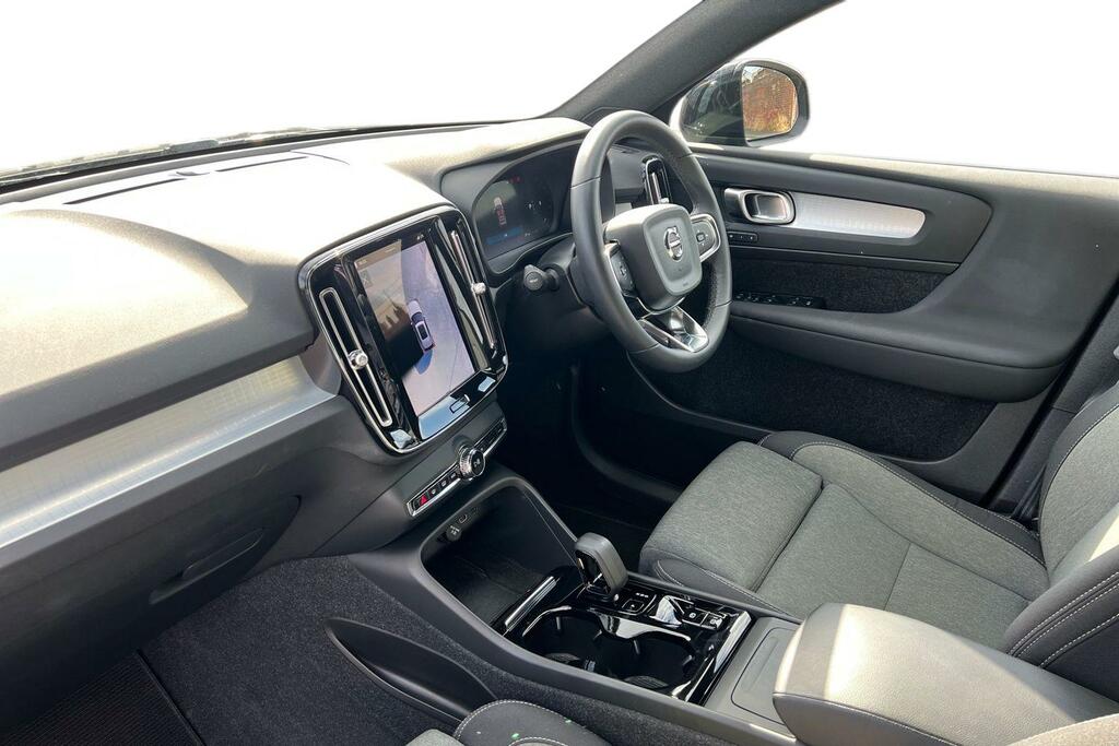 Volvo XC40 Plus, B3 Mild Hybrid, Dark YA23XST Black #2