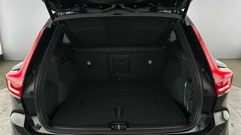 Volvo EX40 Plus White #13
