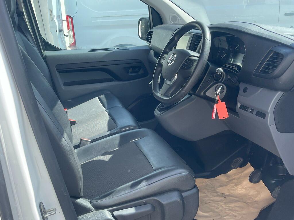 Vauxhall Vivaro Diesel DY21OGP White #2