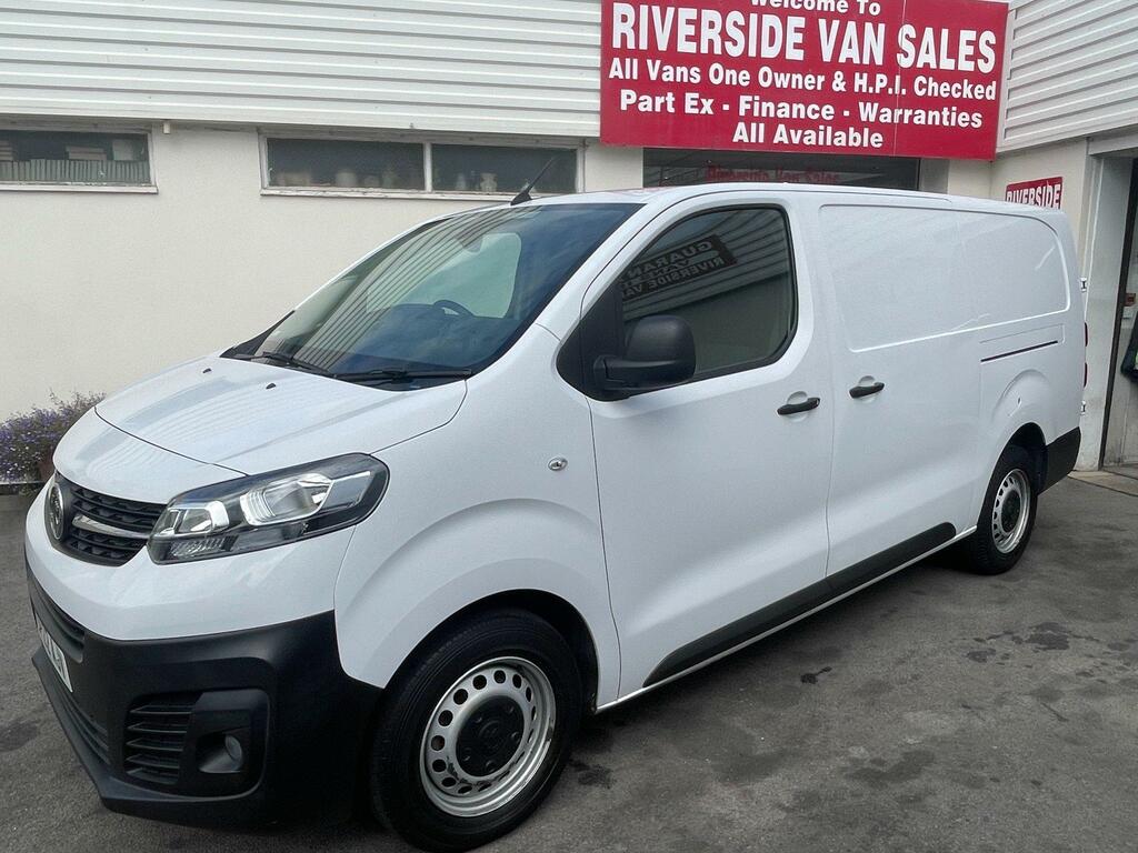 Vauxhall Vivaro Diesel DP22AJV White #2