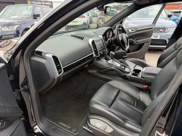 Porsche Cayenne 3.0Td V6 Tiptronic White #28