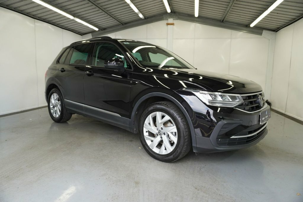Volkswagen Tiguan 2L Life Black