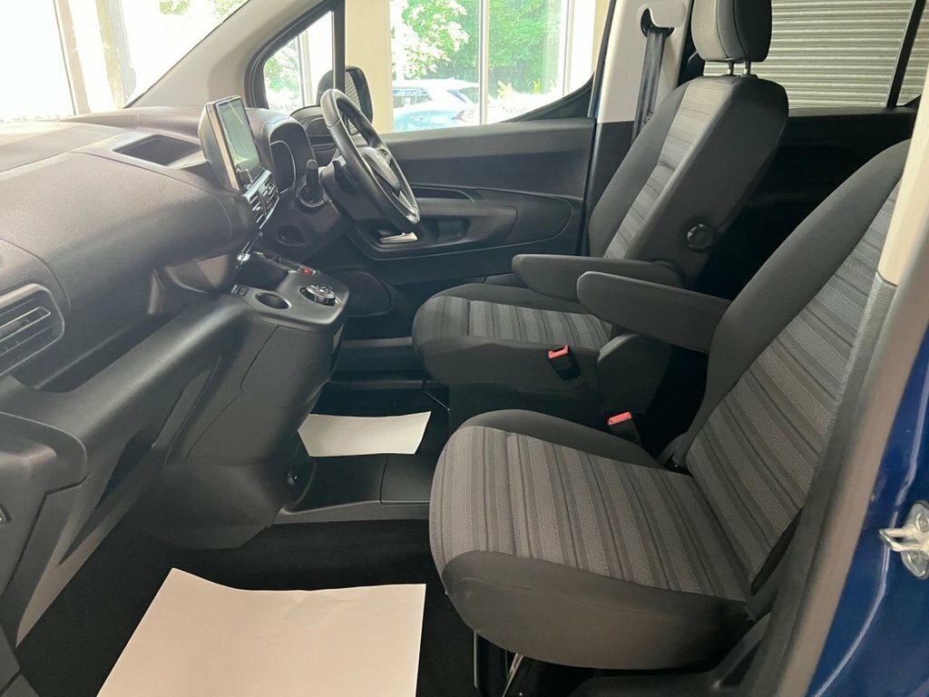 Vauxhall Combo Life 1.5L Elite Blue #6