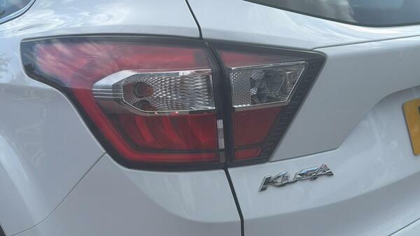 Ford Kuga 2.0 Tdci Ecoblue Zetec Suv Awd E EP68CTF White #5