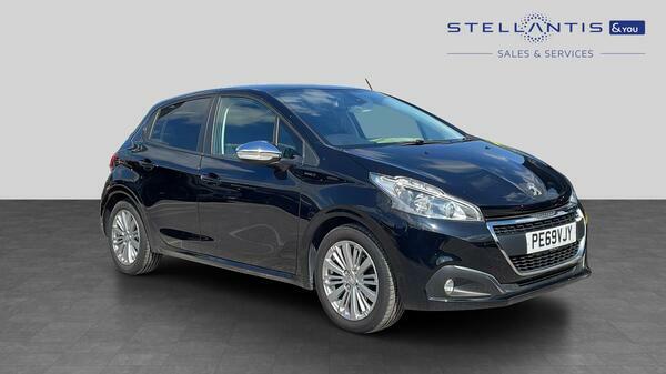 Peugeot 208 1.2 Puretech Signature Hatchback