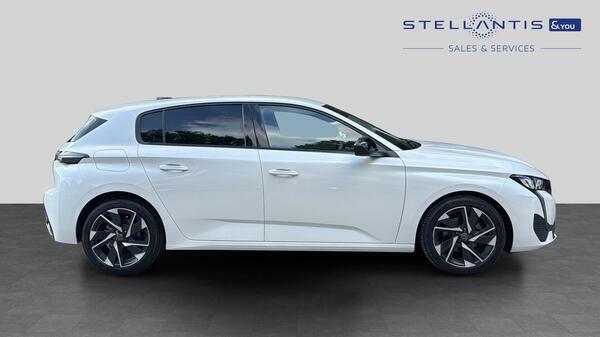 Peugeot 308 1.2 Puretech Allure Premium Hatchback E #2