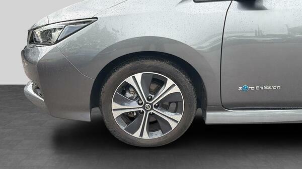 Nissan Leaf Acenta White #11