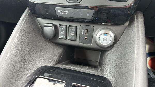 Nissan Leaf Acenta White #24