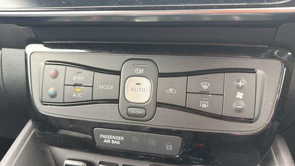 Nissan Leaf Acenta White #36