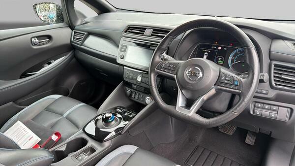 Nissan Leaf Acenta White #32