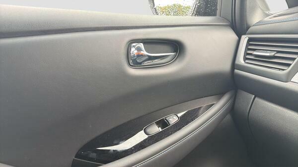 Nissan Leaf Acenta White #17