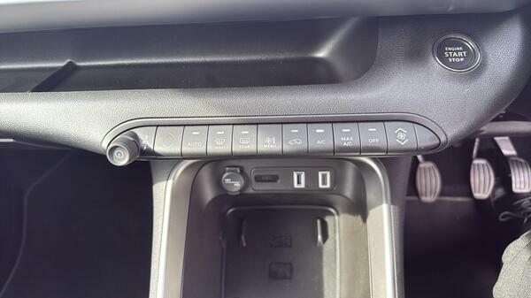 Jeep Avenger 1.2 E-hybrid Summit Dct 2025 Grey #29