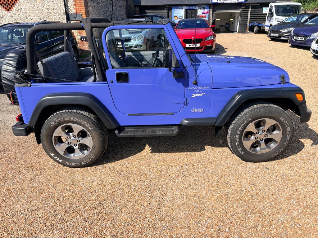Jeep Wrangler Sahara Edition Green #9