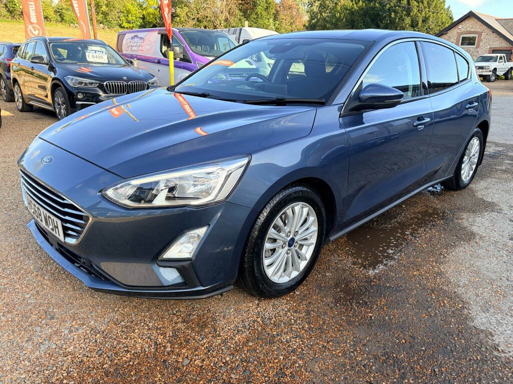 Ford Focus 1.0 Titanium High Spec. 5 Blue