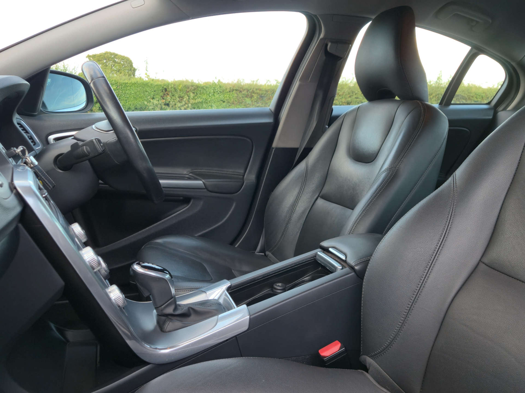 Volvo S60 D4 R-design Lux Nav Black #32
