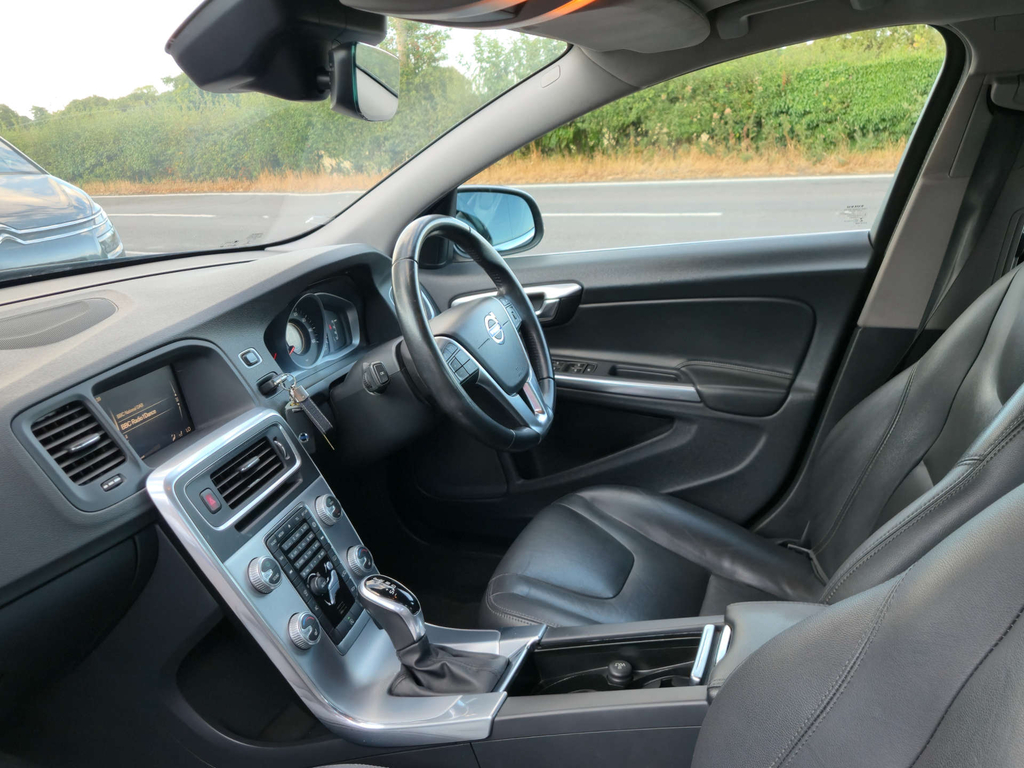 Volvo S60 D4 R-design Lux Nav Black #31