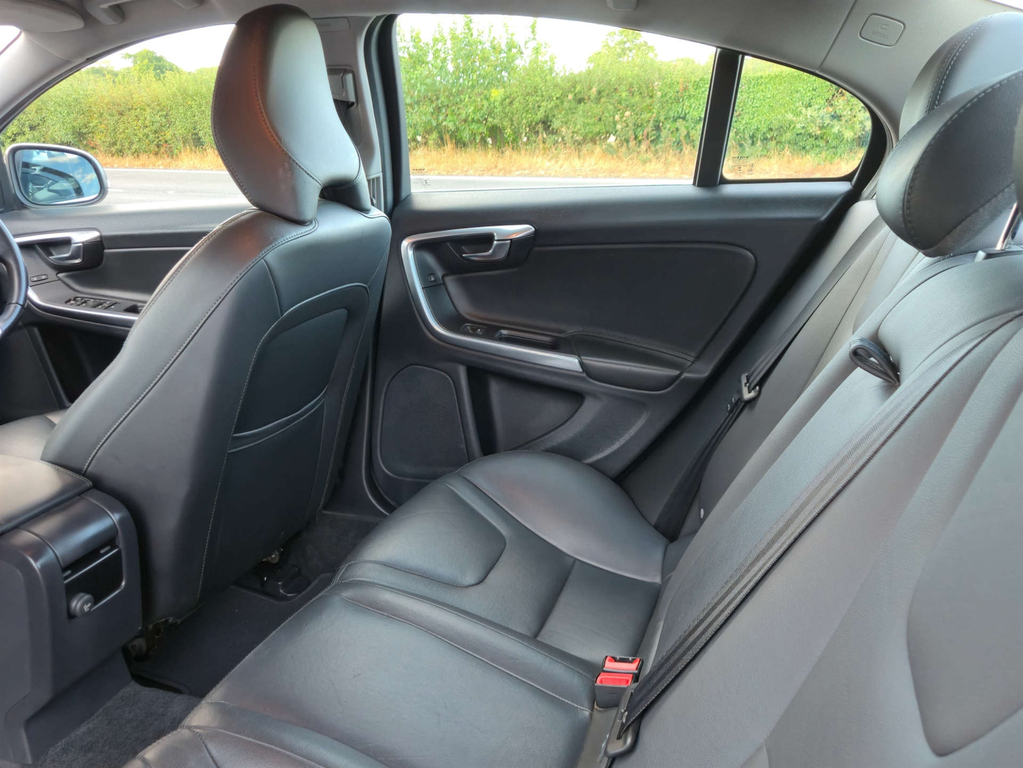 Volvo S60 D4 R-design Lux Nav Black #27
