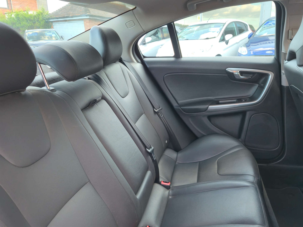 Volvo S60 D4 R-design Lux Nav Black #26