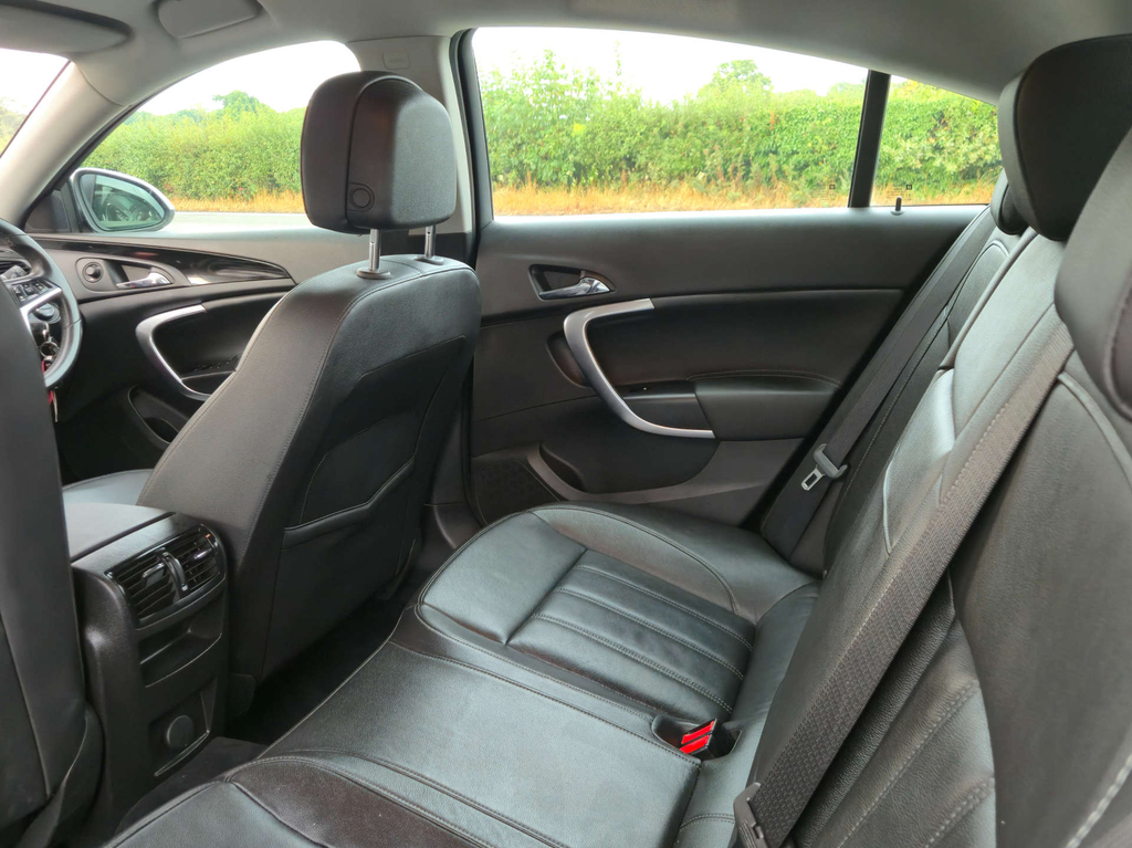 Vauxhall Insignia Hatchback 2.0 Silver #28