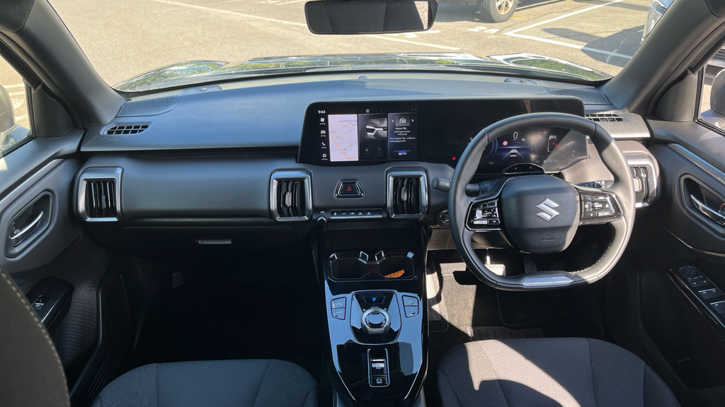 Suzuki  61Kwh Motion FD26EUZ White #6
