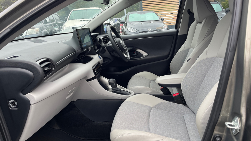 Toyota Yaris 1.5 Vvt-h Excel E-cvt Euro Brown #5