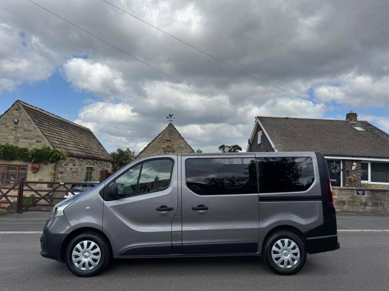 Renault Trafic Mpv Green #7