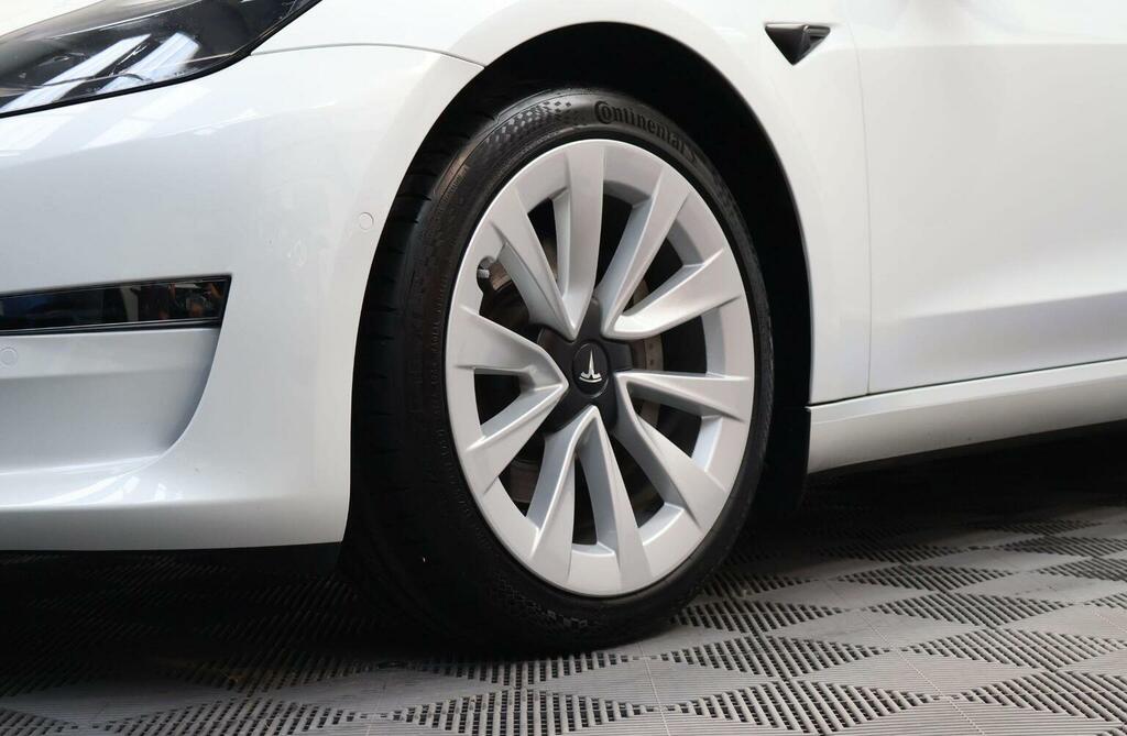 Tesla Model 3 Saloon AF71UMG White #5