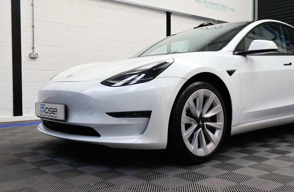 Tesla Model 3 Saloon AF71UMG White #4