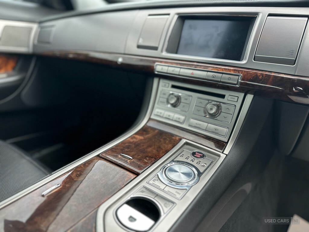 Jaguar XF 3.0D V6 Premium Luxury Black