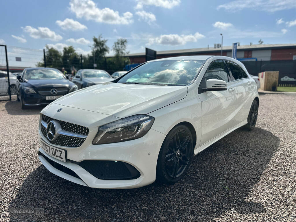 Mercedes-Benz A Class A180 Amg Line Premium OU67OCZ White #2