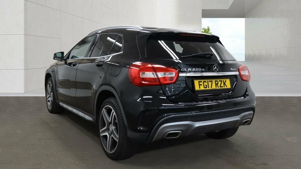Mercedes-Benz GLA Class 2L Amg Line Black #3