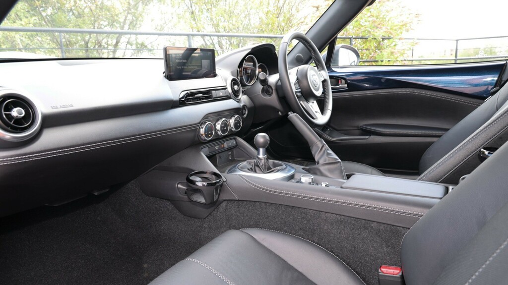 Mazda MX-5 1.5 132 Exclusive-line White #2