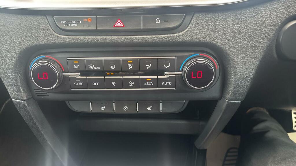 Kia Xceed Hatchback Red #20