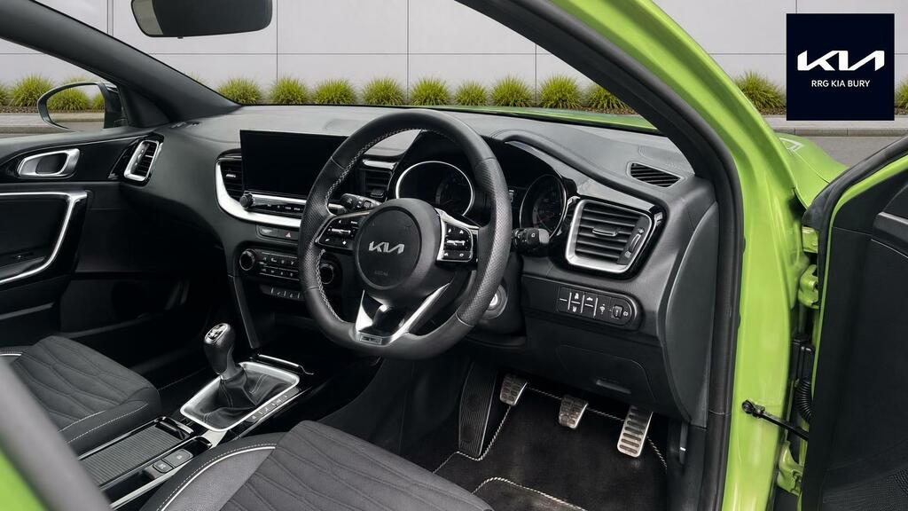 Kia Xceed Hatchback Red #13