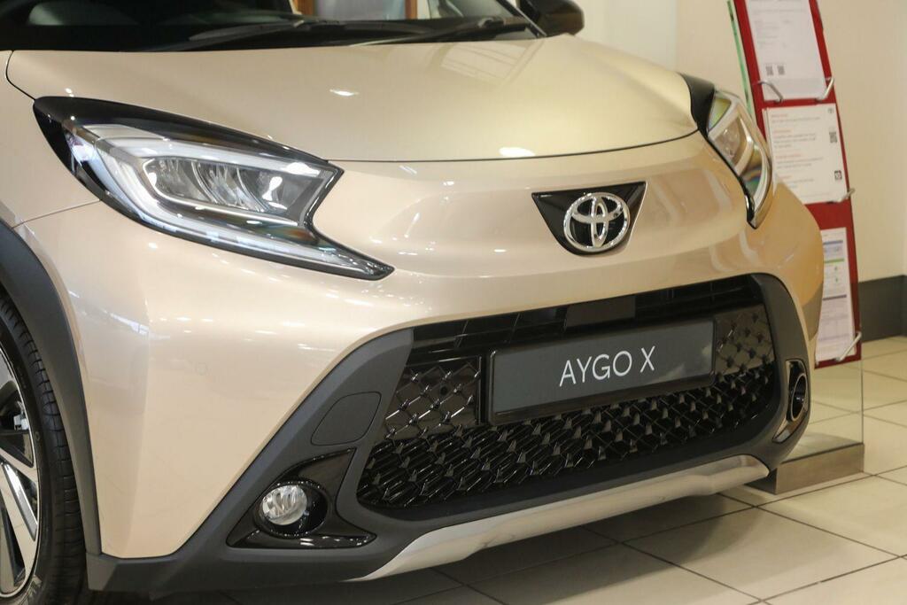Toyota Aygo X 1.0 Vvt-i Edge X-shift Euro 6 Ss Green #3