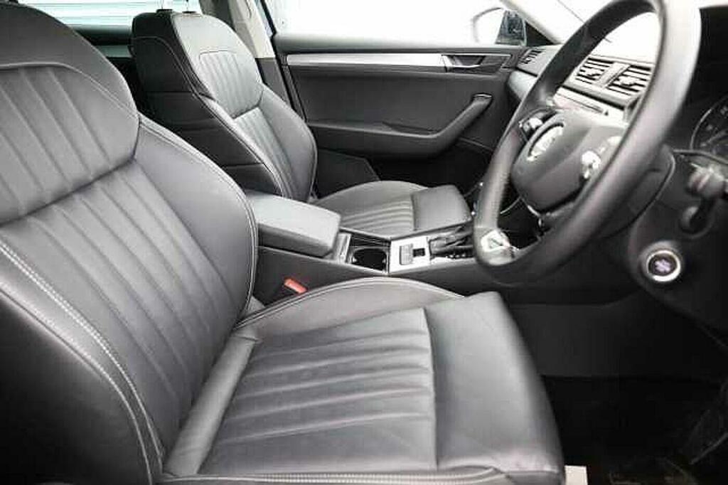 Skoda Superb Hatchback White #10