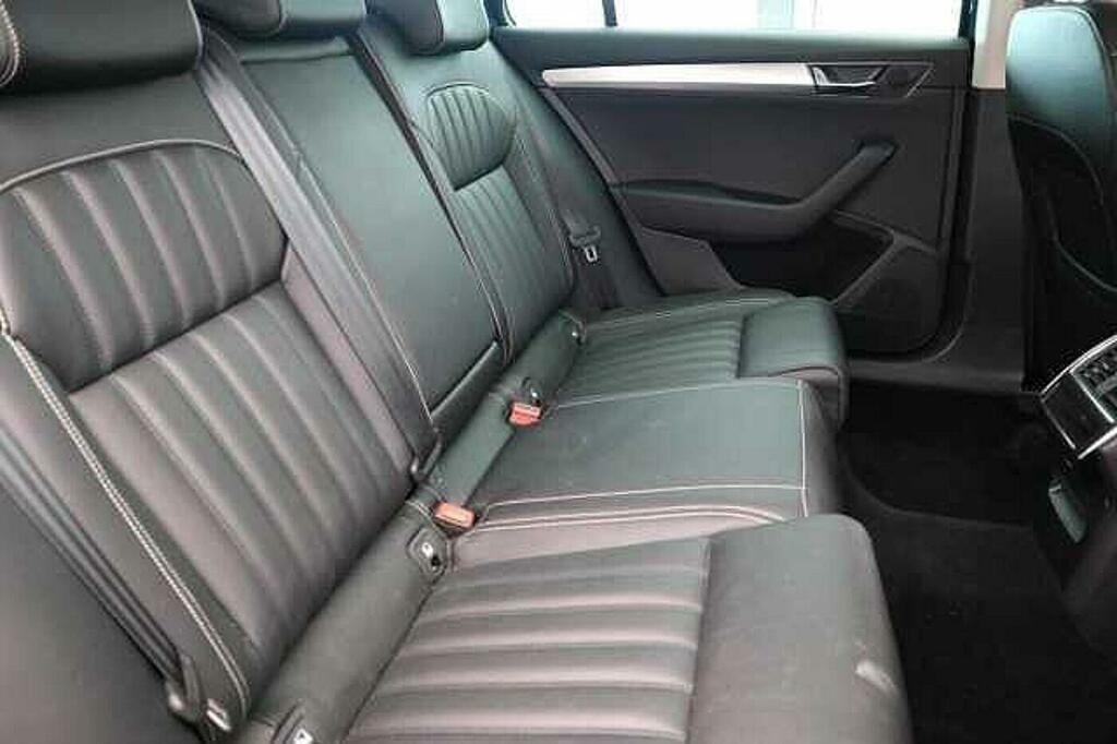 Skoda Superb Hatchback White #9