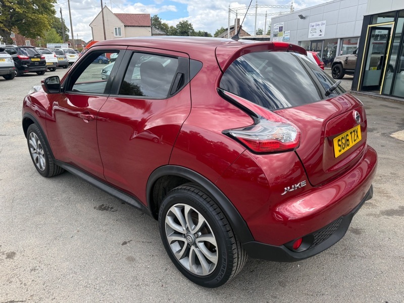 Nissan Juke Tekna Dig-t Red #5