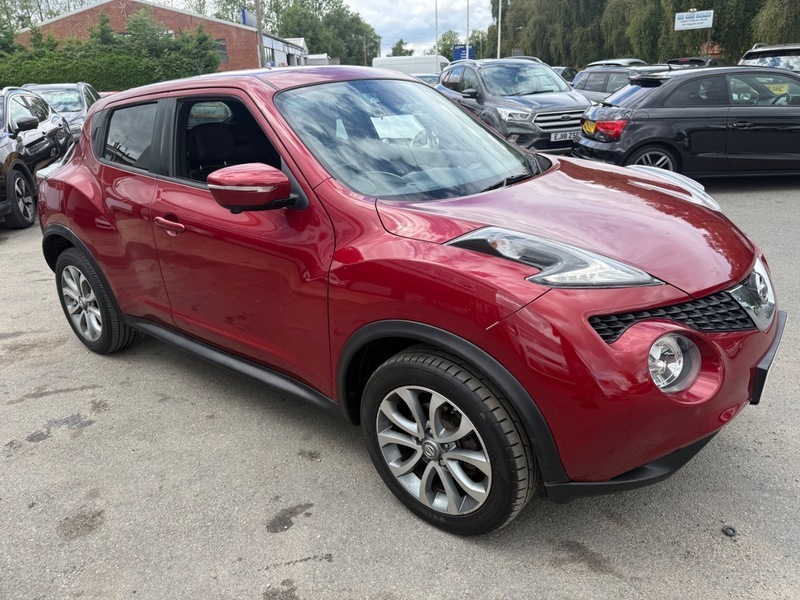 Nissan Juke Tekna Dig-t Red #3