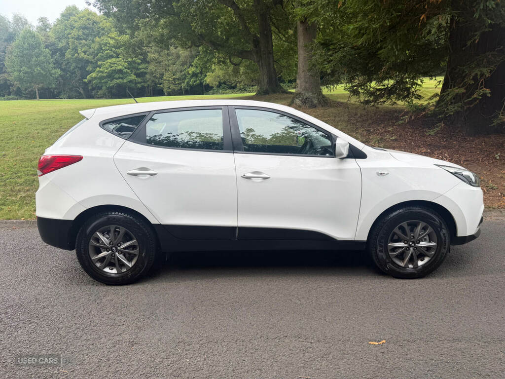 Hyundai Ix35 1.7 Crdi S 2Wd White #2