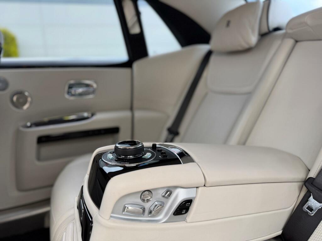 Rolls-Royce Ghost Silver Badge Silver #80