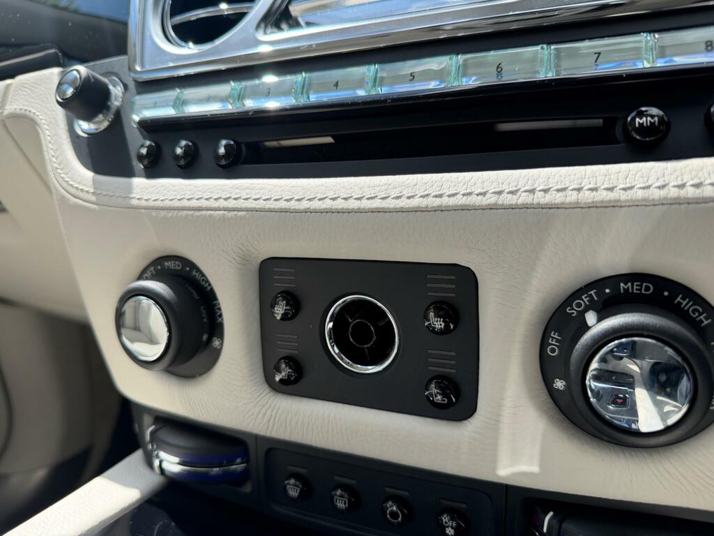 Rolls-Royce Ghost Silver Badge Silver #29