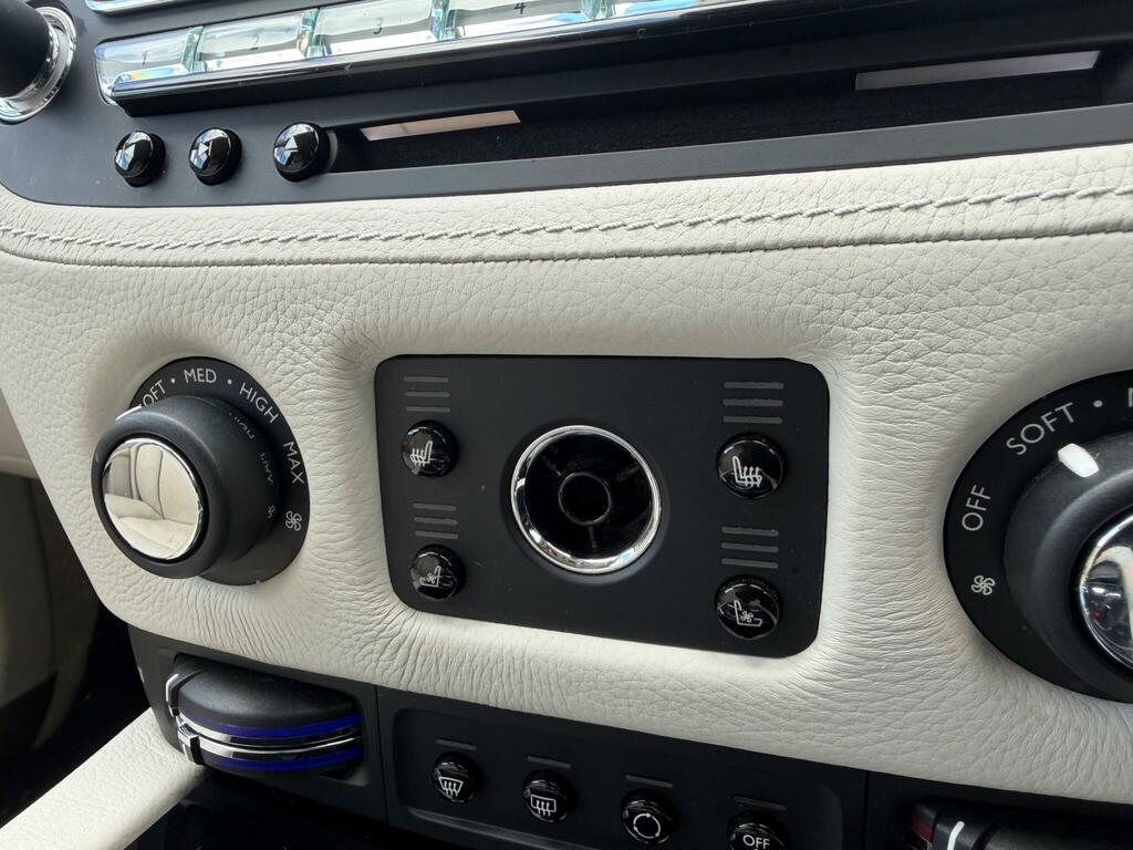 Rolls-Royce Ghost Silver Badge Silver #54