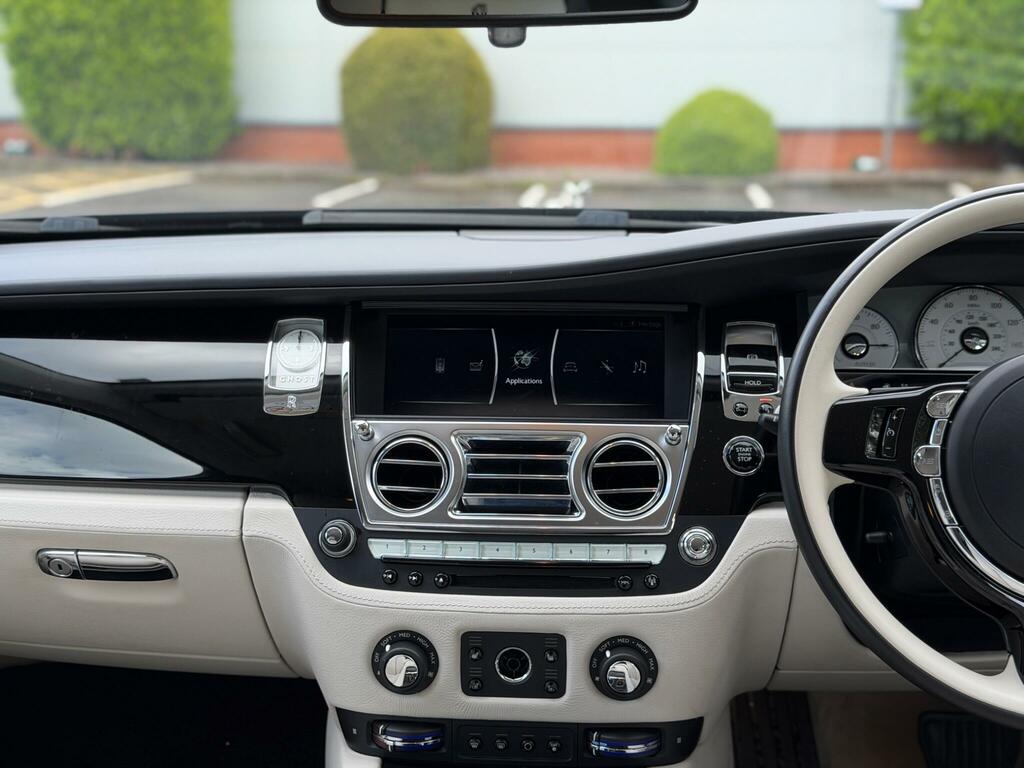 Rolls-Royce Ghost Silver Badge Silver #64